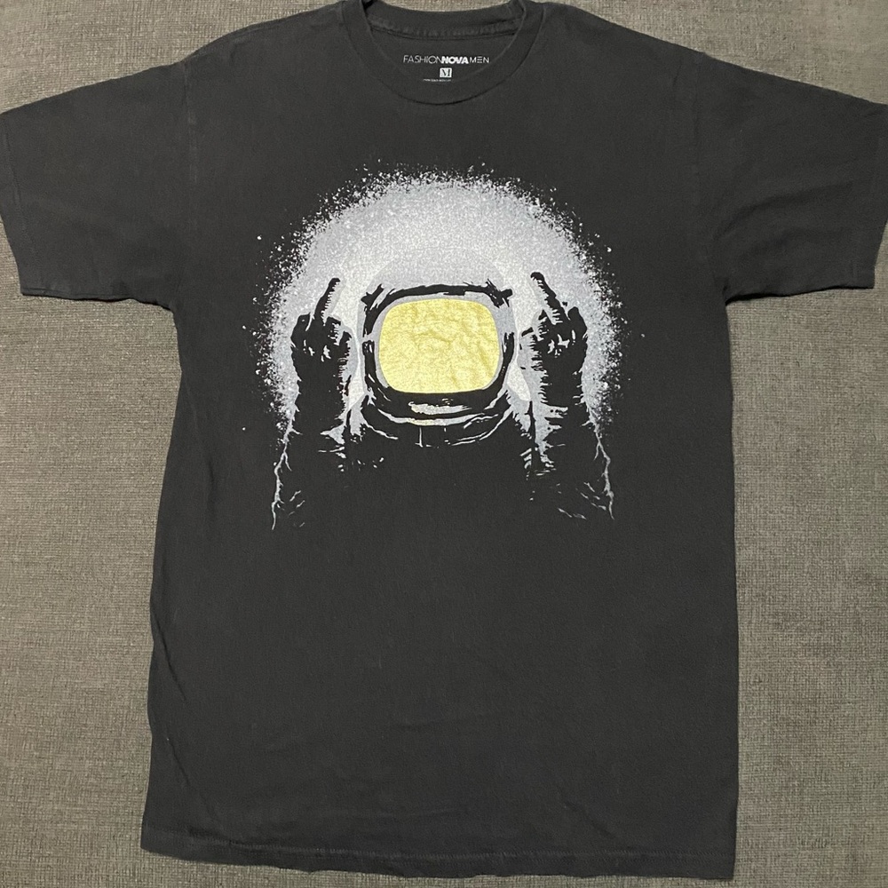 Fashion Nova Black and Yellow Cosmic astronaut the bird Tshirt Sz m